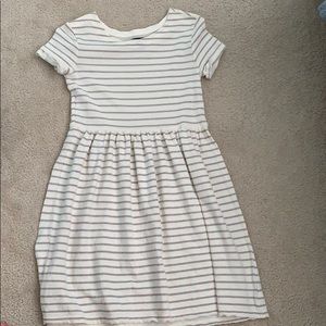 Girls gap dress. Never worn, great condition!